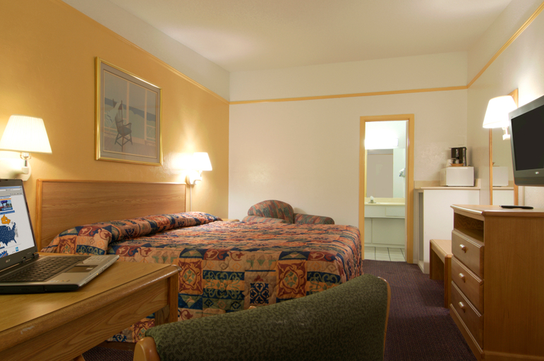 Bedroom 2, Lake View Inn & Suites, Lauderdale