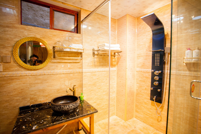 Bathroom 2, Guyue Boutique Hotel, Dêqên Tibetan