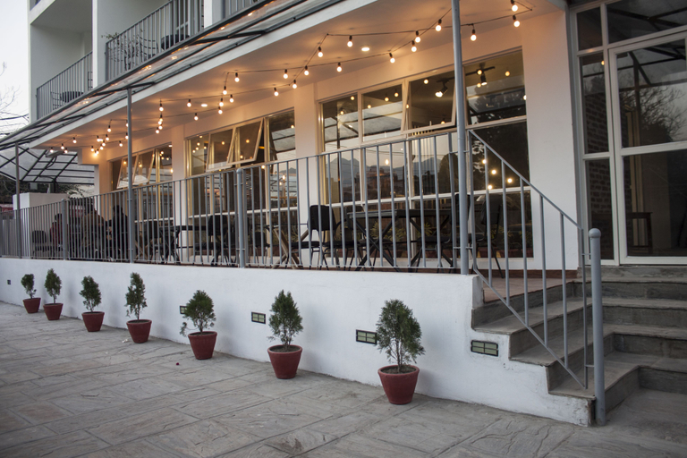 Exterior & Views