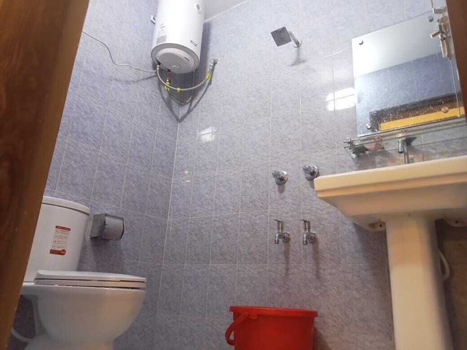 Bathroom 4, Star Plus Hotel, Dhaka