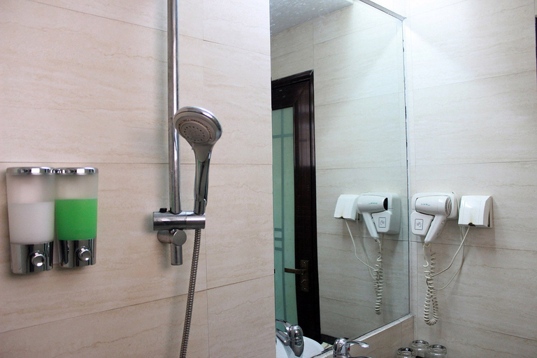 Bathroom, Yongcheng Business Hotel, Qingyuan