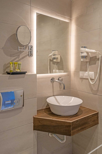 Bathroom 5, Mirabel CityCenter Hotel, Ionian Islands