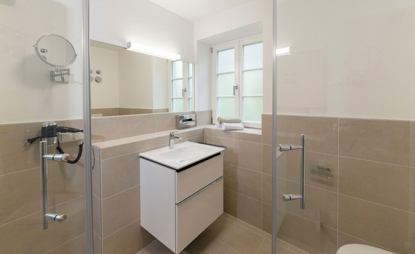 Bathroom 5, Wohnpark Hotel, Bergstraße