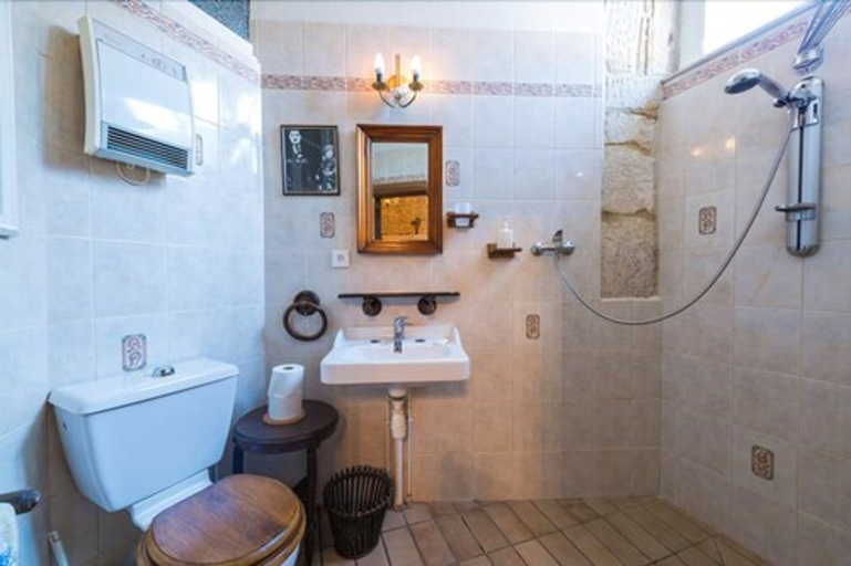 Bathroom, Chambre d’hôtes le Prieuré de Fouchères, Aube