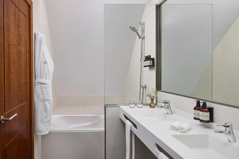 Bathroom 4, NH Collection Vigo, Pontevedra