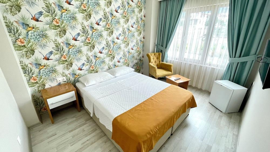 Bedroom 3, Hotel Santana, Edremit