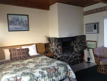 Others 5, Sequoia Village, Tulare