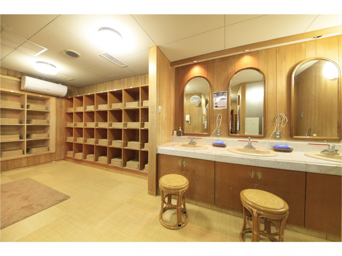 Bathroom, Kasuga No Mori, Saku