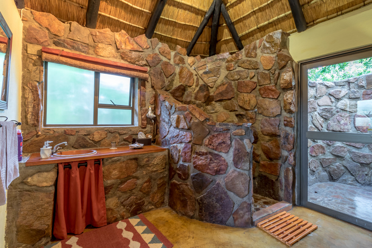 Bathroom 4, Iketla Lodge, Sekhukhune