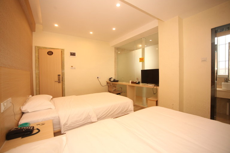 Bedroom 2, Longhua Hotel Zhangcha Village, Foshan