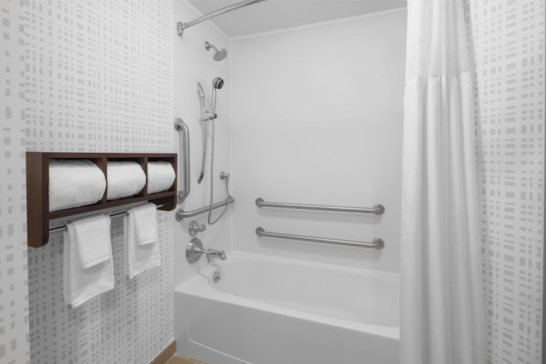 Bathroom 4, Hampton Inn Manhattan Grand Central, New York