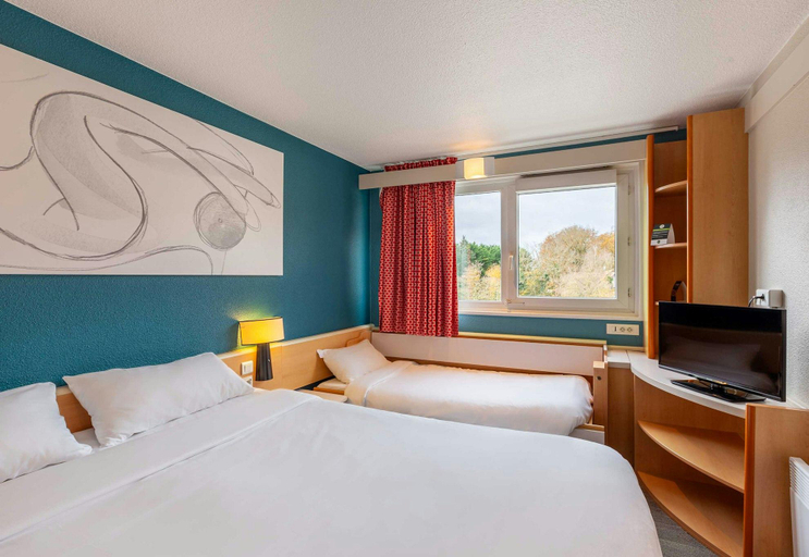 Bedroom 3, B&B HOTEL Orleans Nord Saran, Loiret