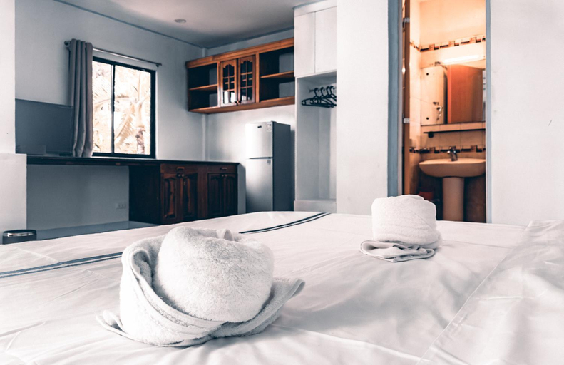 Bedroom 2, Dumaguete Dive Center, Bacong