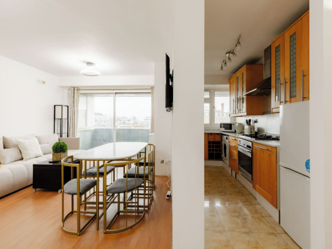 Living room 3, Luxurious London Apartment With City Views, London