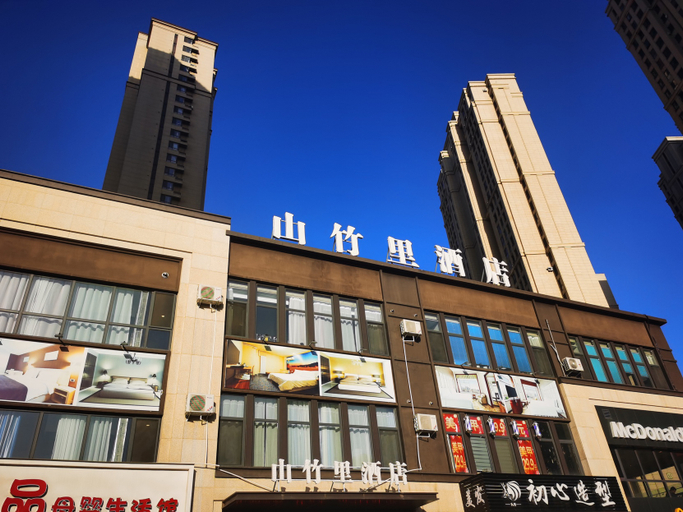 Exterior & Views