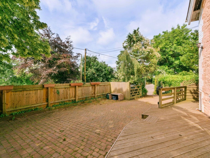Reception 3, Premium Meadow Lodge in Errol, Devon
