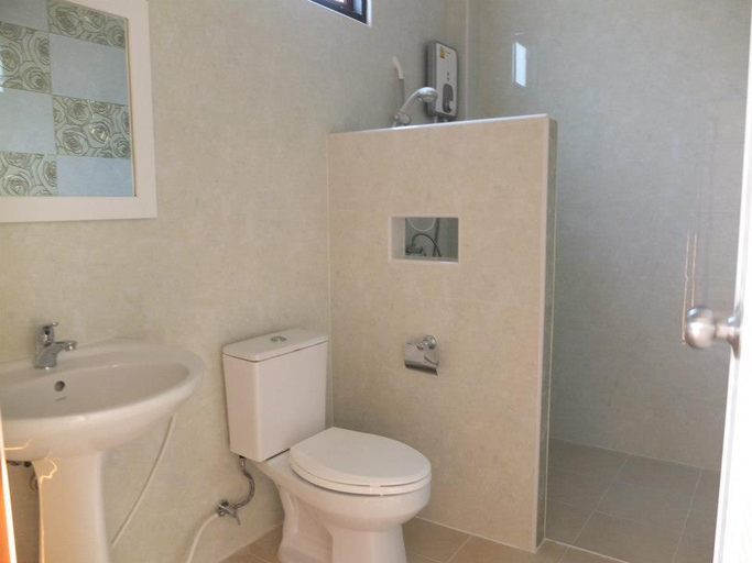 Bathroom 3, Kwankeaw resort, Muang Nakhon Sawan