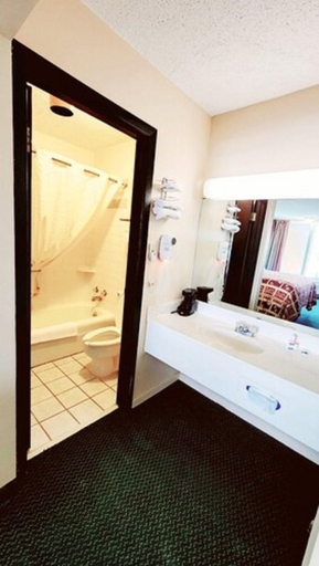 Bathroom, Roadside Inn, Mississippi