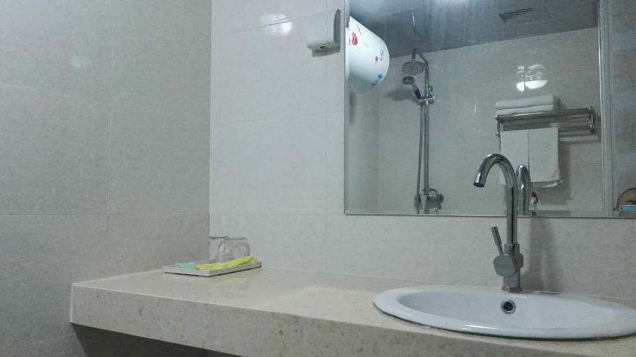 Bathroom 2, Longdu Hotel, Hulunbuir