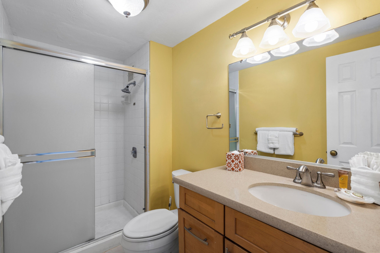 Bathroom 4, Menehune Shores, #509 2 Bedroom Condo, Maui