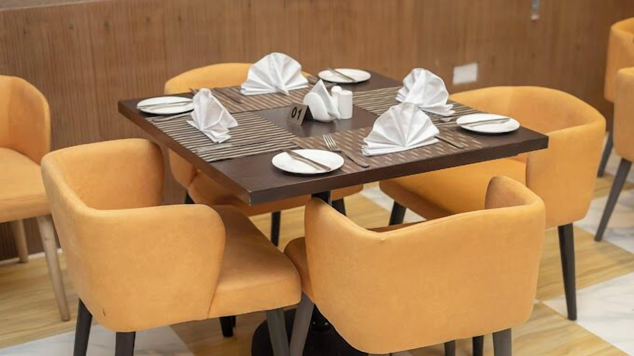 Food & Drinks 3, Favourite Hotel, Mushin