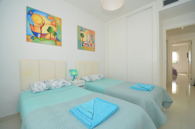 Room 3, Penthouse Medmarina Punta Prima, Alicante