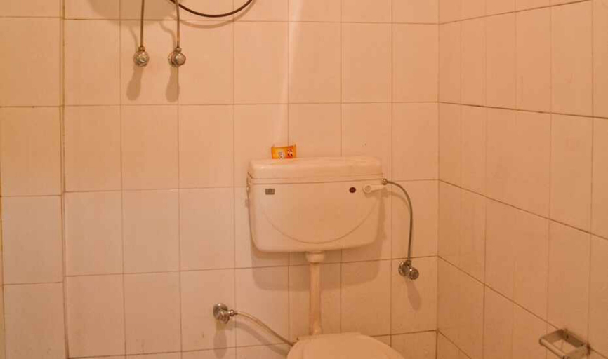 Bathroom, Goroomgo Shambhu Mall Road Darjeeling, Darjiling