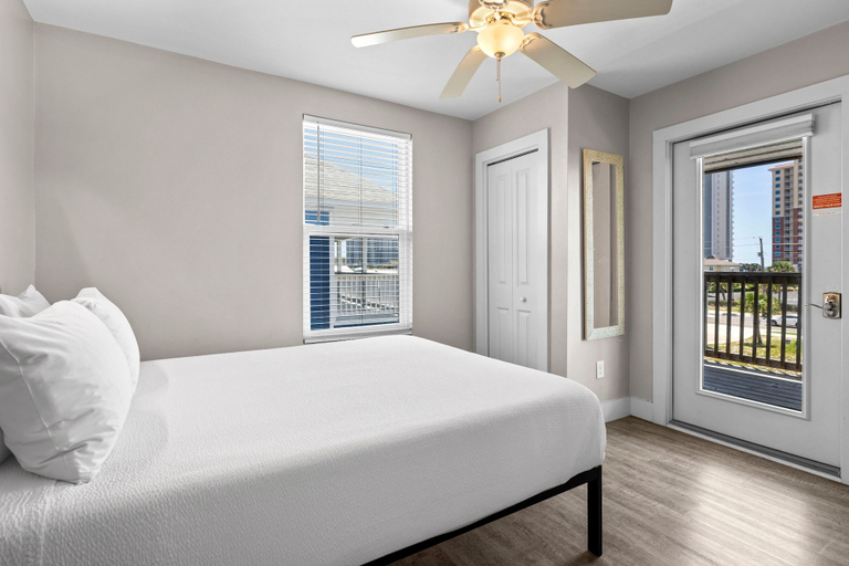 Room 4, Pipedreams East, Baldwin