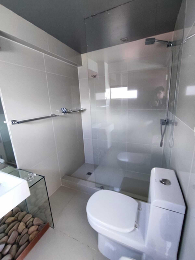 Bathroom 4, Onkel Inn Torres Copacabana, Manco Kapac