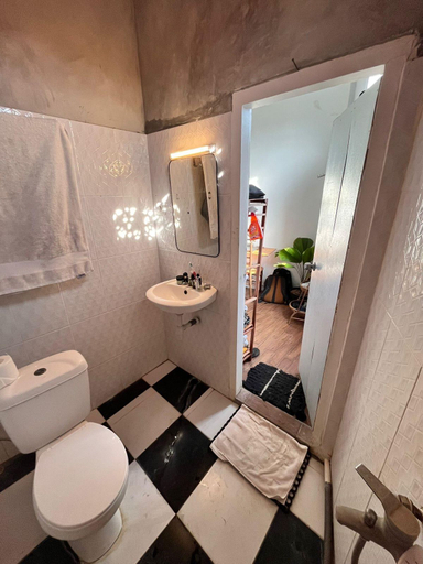 Bathroom 2, Black and Putih stay, Badung
