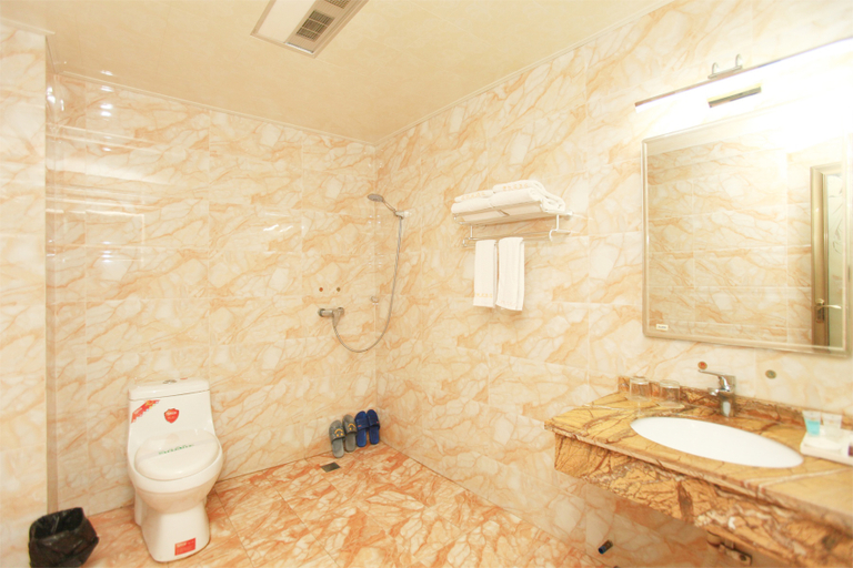 Bathroom, Chongqing Junkai garden Traders Hotel, Chongqing