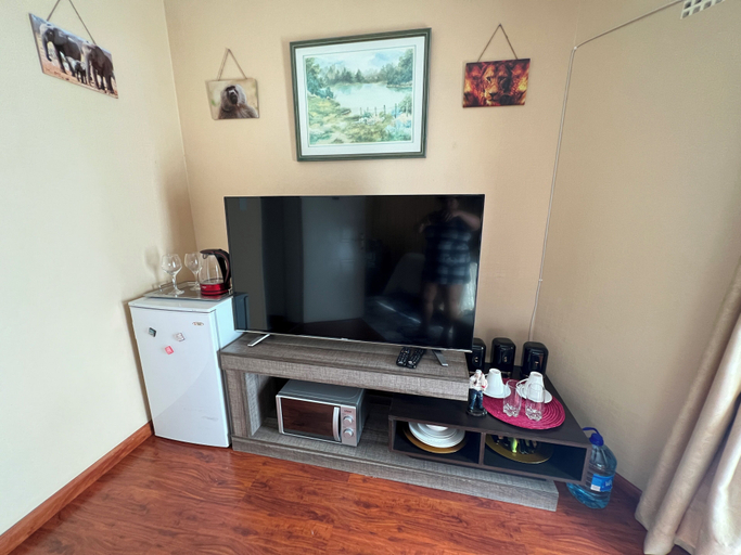 Others 2, The Silver Gates Bed and Breakfast, Mbabane East