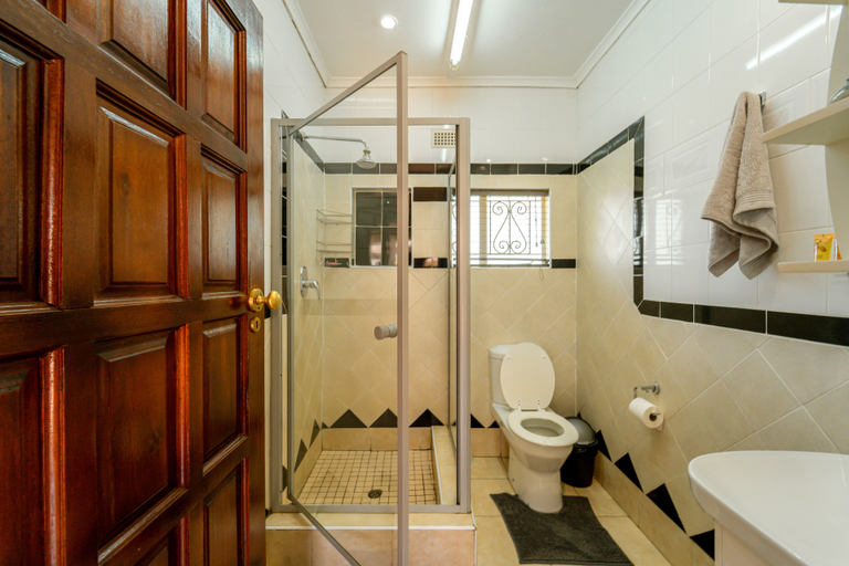 Bathroom, Zambezi Family Lodge - Leopard Room, Hwange