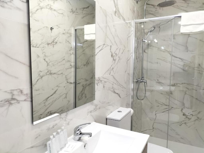 Bathroom 3, Apartamentos Vacceas by gaiarooms, Salamanca