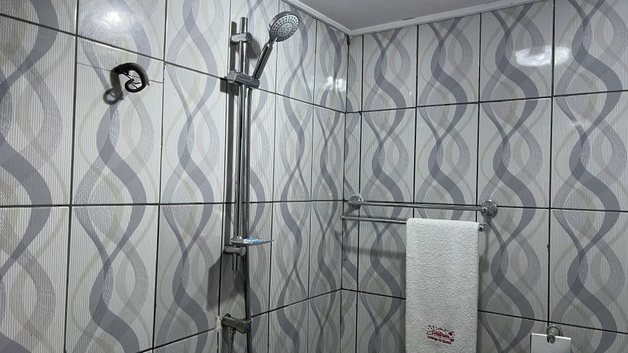 Bathroom 5, Platinum Hotel Douala, Wouri