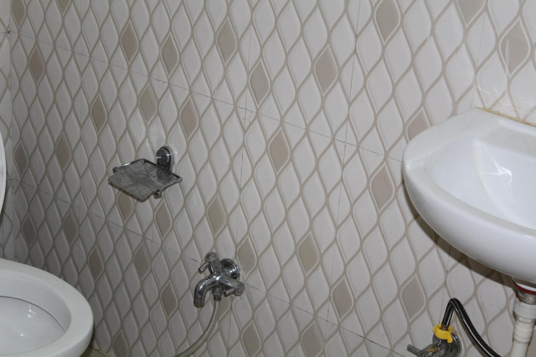 Bathroom, The Dhanolti GROOVE GARDEN, Tehri Garhwal