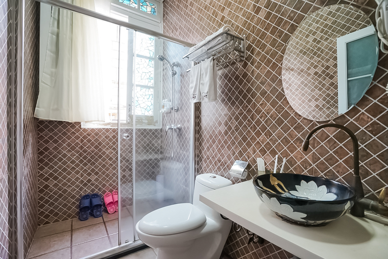 Bathroom 3, Langmandao Hostel, Xiamen