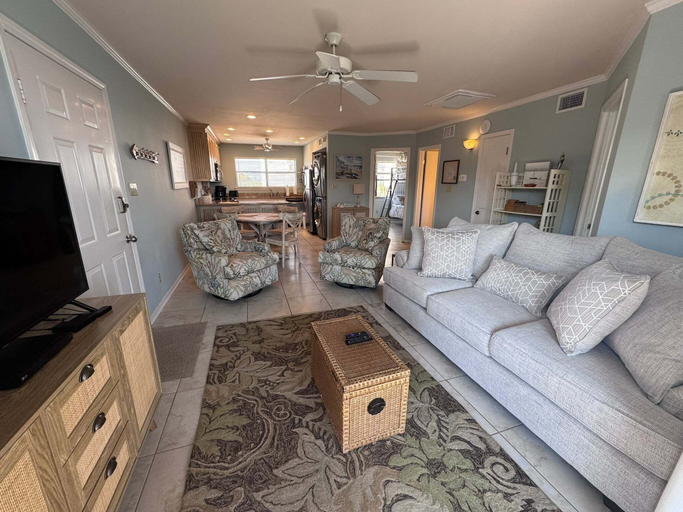 Living area 5, Coastal Comfort w/ Pool + Easy Beach Access 2br/2ba, Escambia