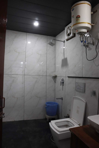 Bathroom, Hotel Everest Highland by Krishiv, Dehradun