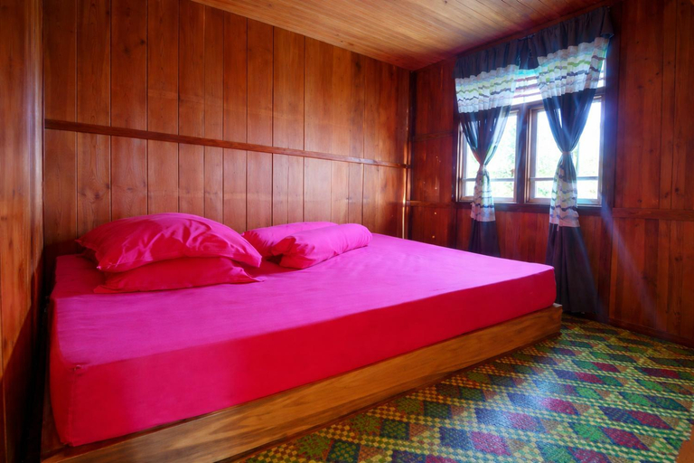 2, Nur Homestay Mini Resto and Souvenir