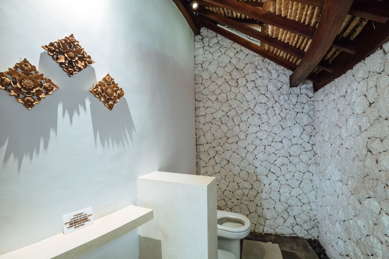 Bathroom, Barrels at Bingin, Badung
