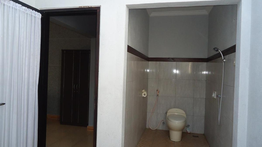 Bathroom, Prabhu Suites, Buleleng