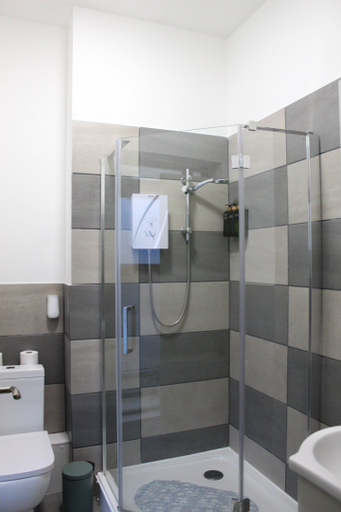 Bathroom 2, The Rosemary Stay, Kingston upon Hull
