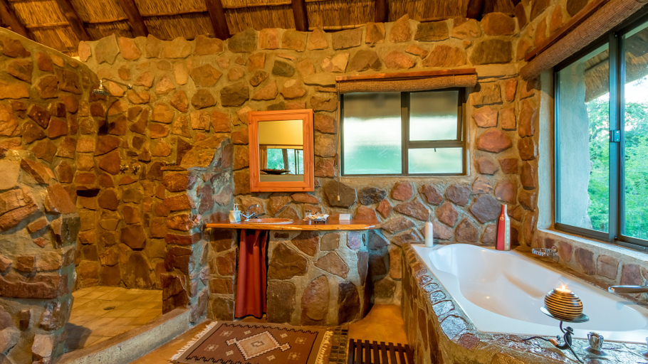 Bathroom 5, Iketla Lodge, Sekhukhune