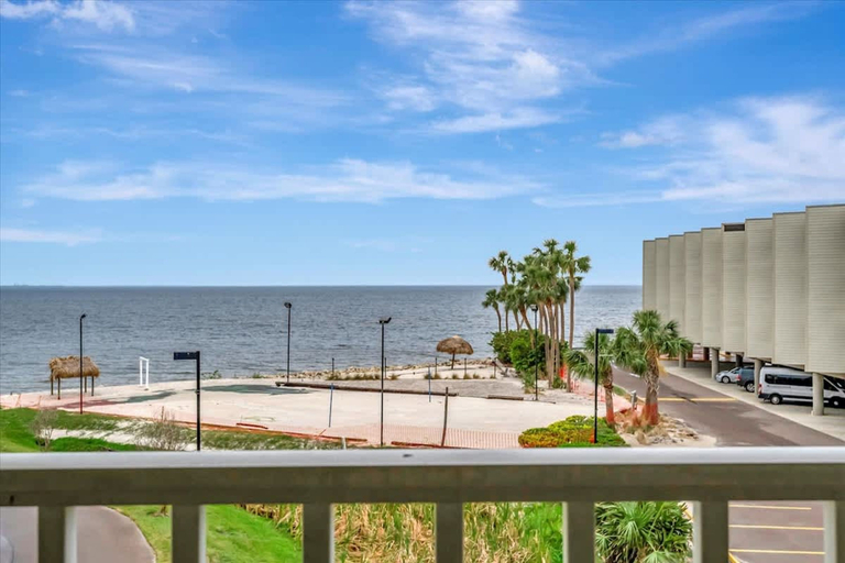 Room 5, Pearl Suite a Balcony Bayview Suite Htd Pool, Hillsborough