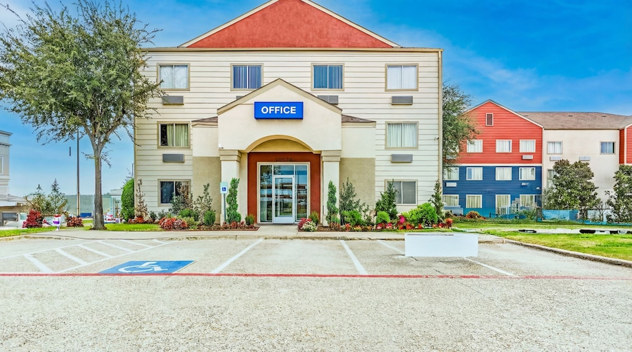 Exterior:1000px 2, Suburban Studios Dallas Northwest Walnut Hill, Dallas
