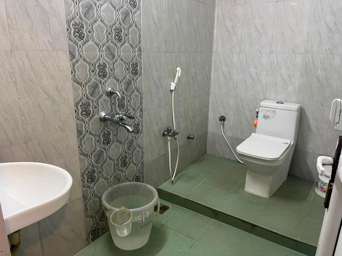 Bathroom 3, Serenity Sunrise Beach Resort, Viluppuram