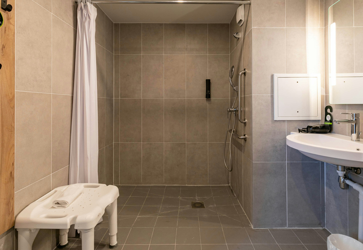 Bathroom 3, B&B Hotel Mulhouse Bâle Aéroport, Haut-Rhin