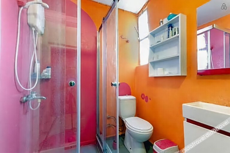 Bathroom 5, Shantihome Hostel Izmir, Konak