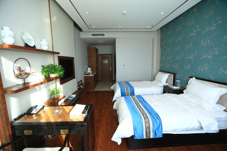 Bedroom 2, Zunhua Jinkai Business Hotel, Tangshan
